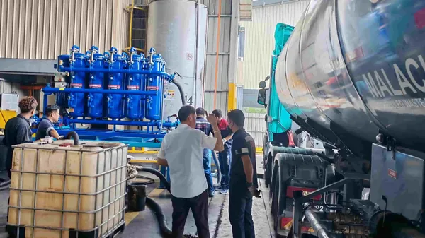 JY-DX40-L skid-mounted lubricant membrane filtration system — view 2